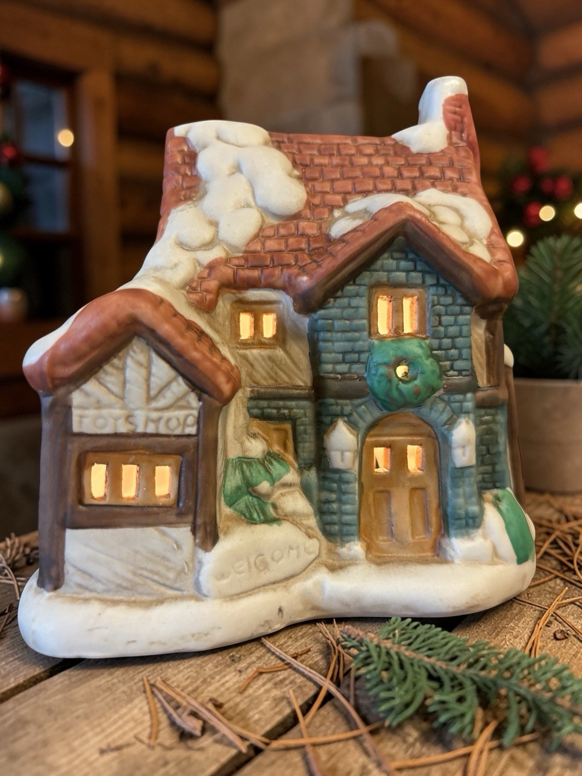 Christmas Village Toy Shop Porcelain house 6×4.5×6