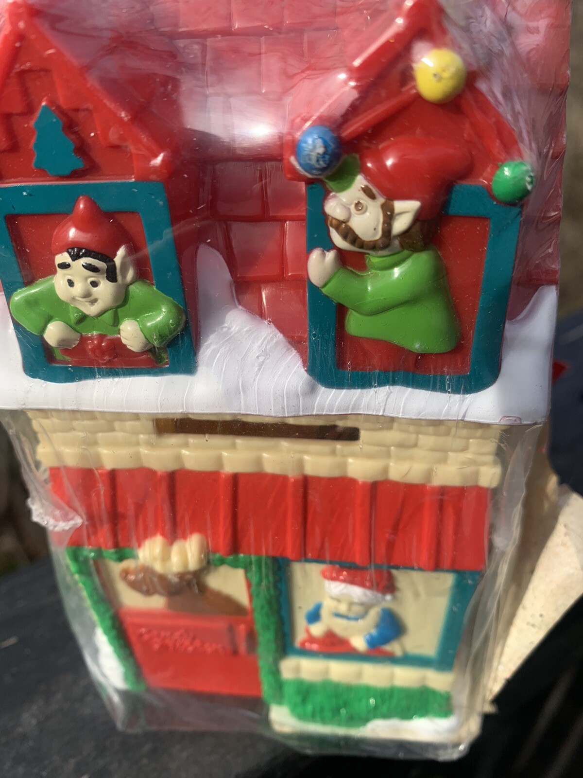 VTG NEW Russell Stover Candy Kitchen 1996 Christmas Bank Santa Mrs Claus Elves