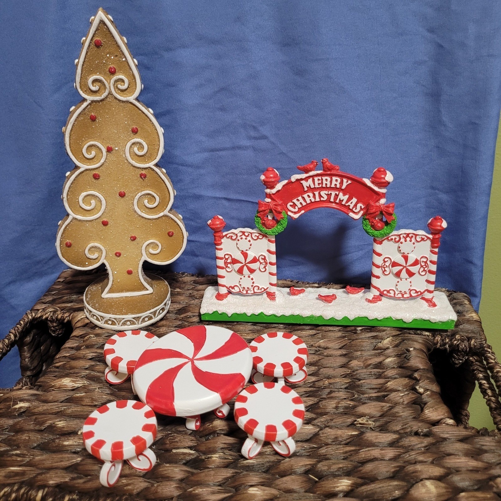 Gingerbread Alley Village Christmas Decor Set 13 pcs 2016 self standing tabletop