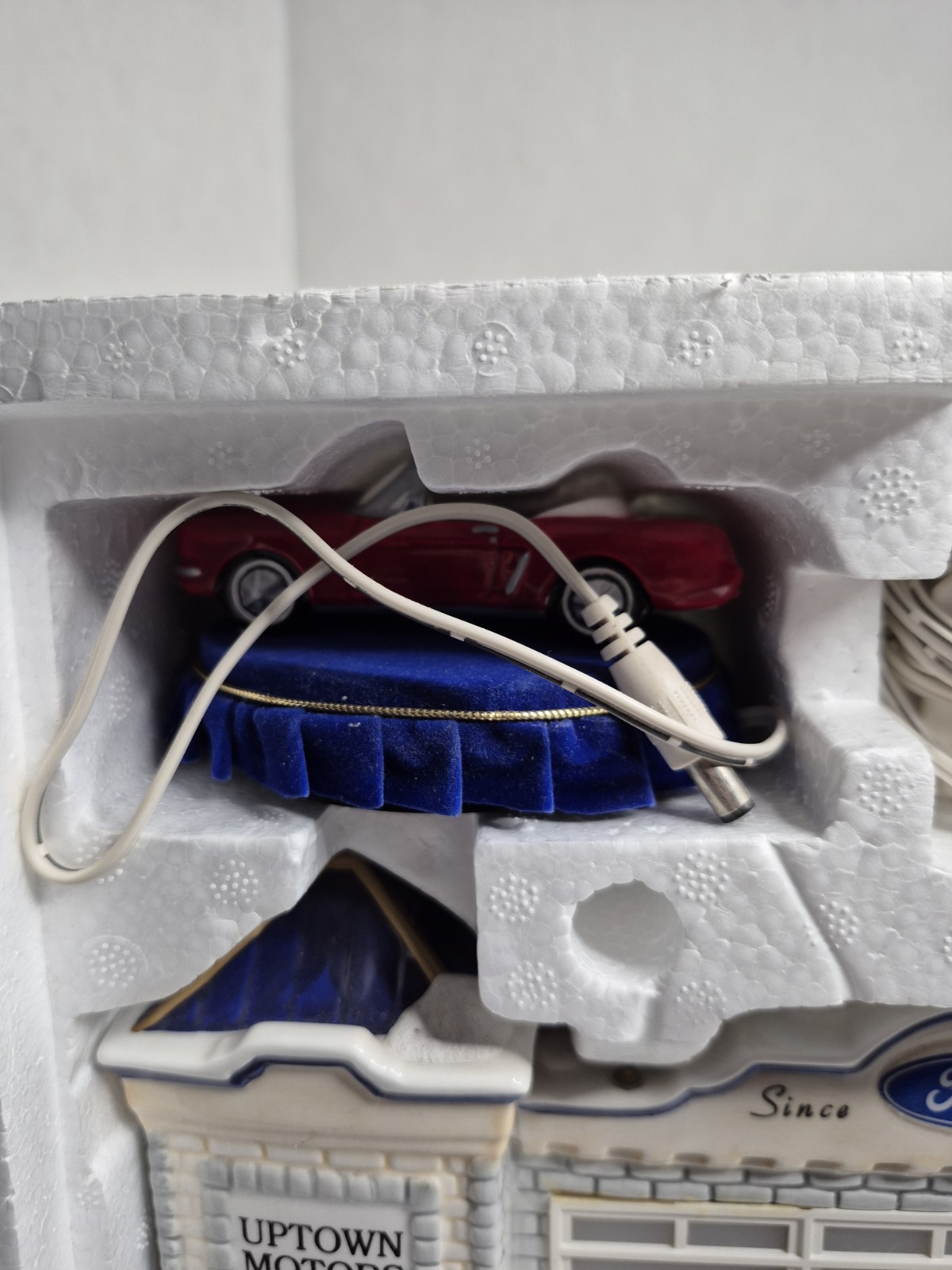 Dept 56 Uptown Motors Ford Set Of 3 Mustang Snow Village Original Box Tested