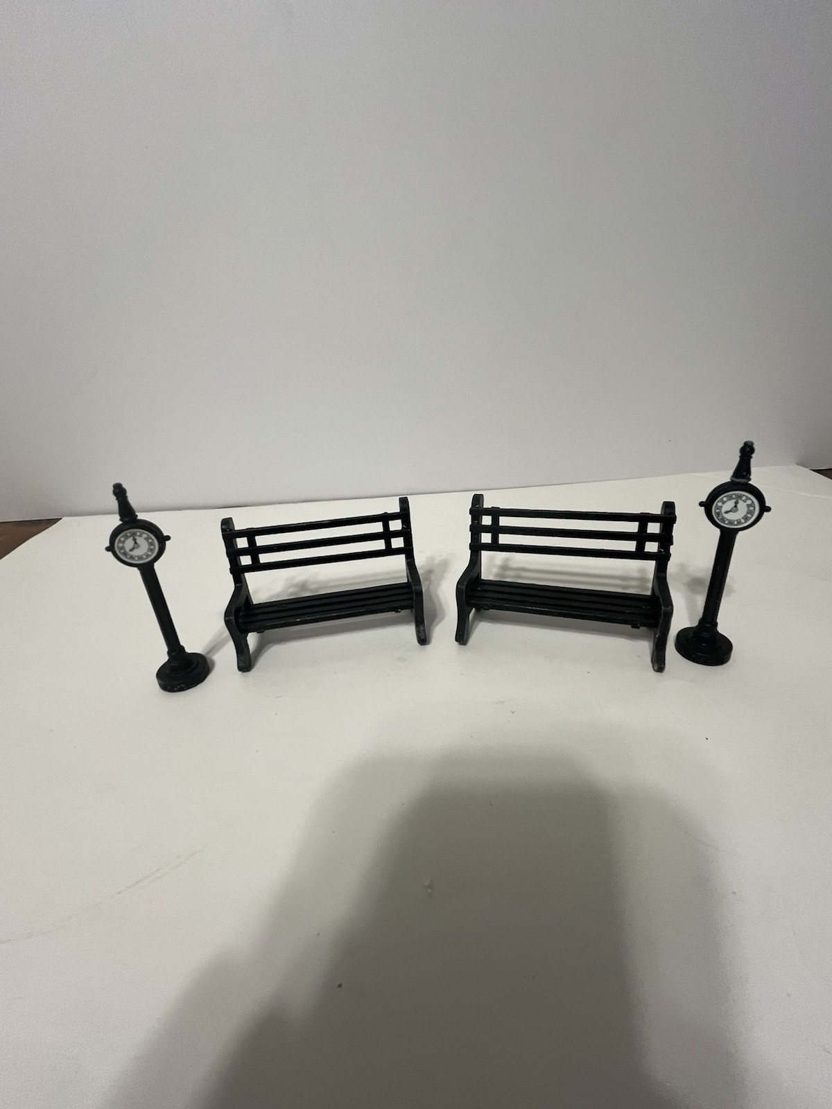 Vintage Mervyns & Dept 56 Village? Black Metal Town Clocks And Plastic Benches