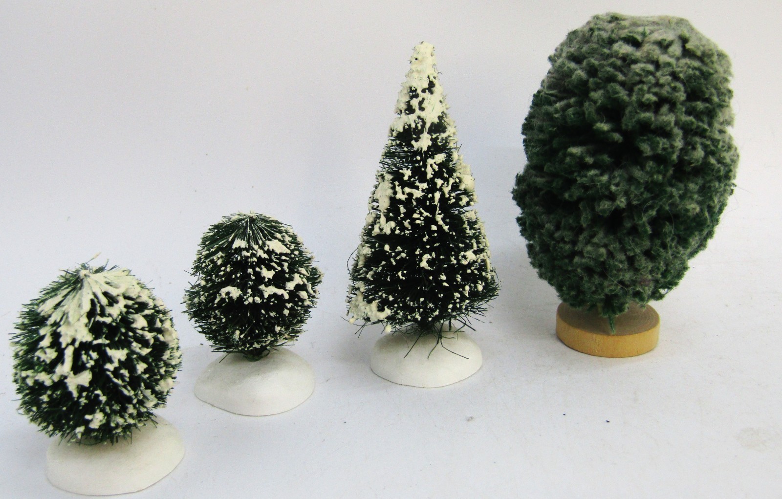 Dept 56, 9 Piece Christmas Village Accessory Set.