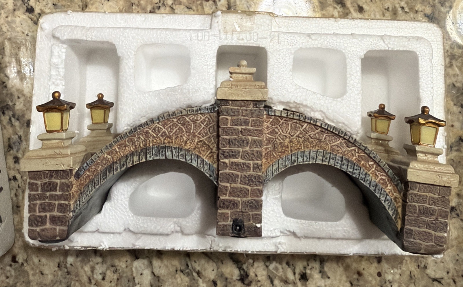 Hawthorne Village Thomas Kinkade Cobblestone Brook Bridge 2008
