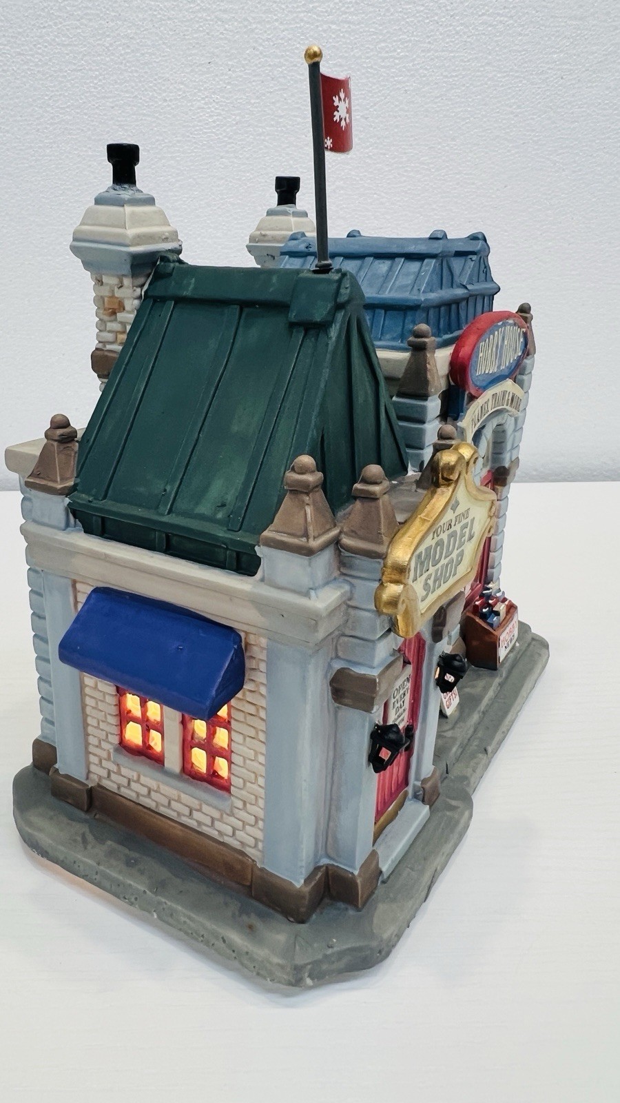 Lemax Village Collection “Hobby House” 25419 Retired 2012 Excellent Condition !