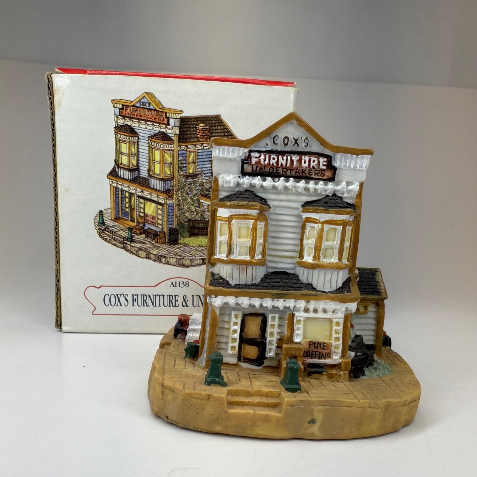 Liberty Falls Cox’s Furniture & Undertakers Miniature Village 1993 – AH38