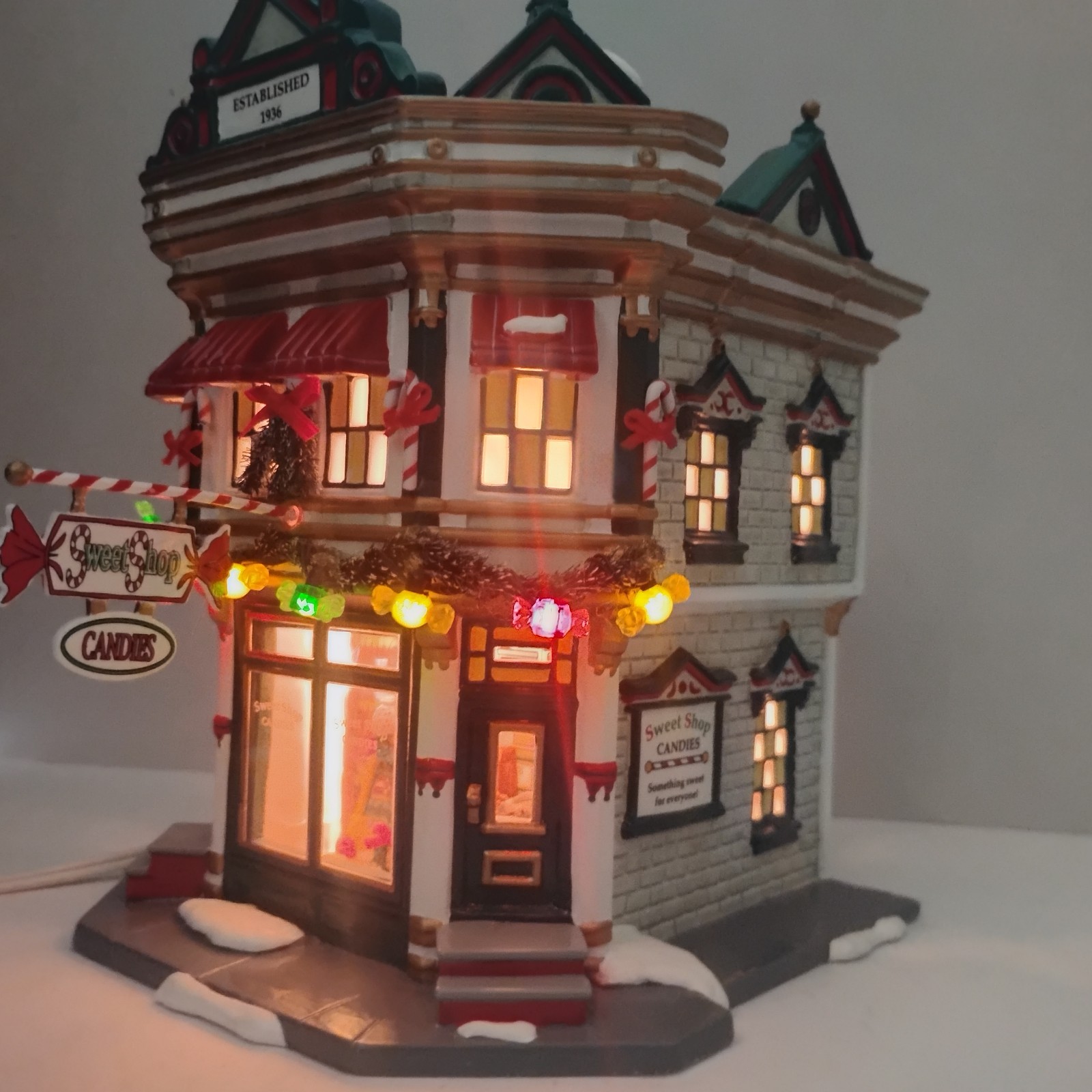 Dept 56 The Sweet Shop #55300 Snow Village Christmas Building w/Orig Box & Light