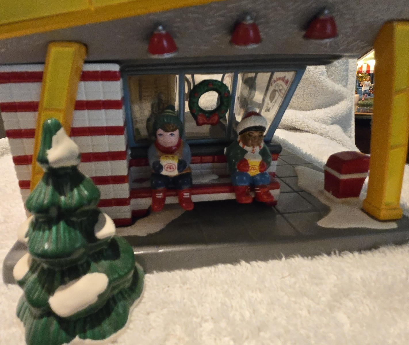 Dept 56 The Original Snow Village McDonald’s Ceramic Christmas Building 54914