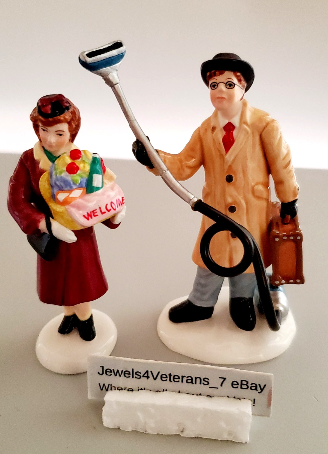 Department 56-Snow Village Door-To-Door Sales #55139 NEW💖