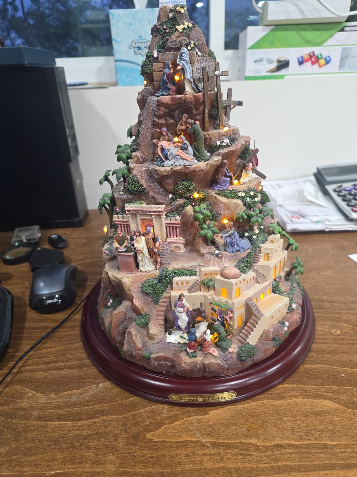 Thomas Kinkade Hawthorne Village Faith Mountain Illuminated Sculpture 2006