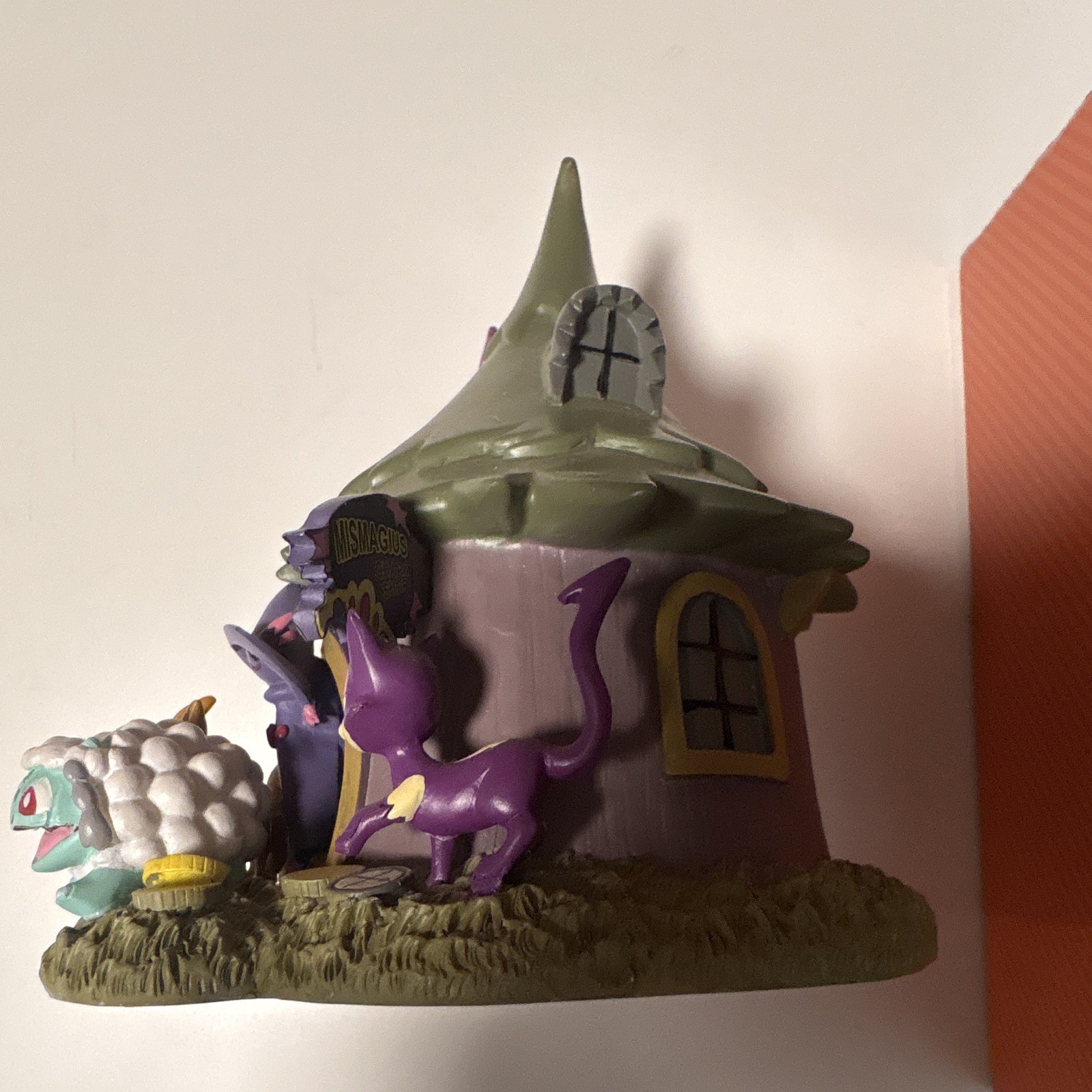 Pokémon Center Haunted Pokémon Village House Figurine Boxed 2020 Halloween