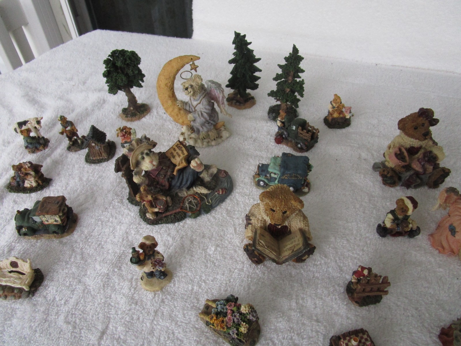Boyds Town Village Collection~ Lot of 24~ Bears & Trees Figurines Plus Friends!!