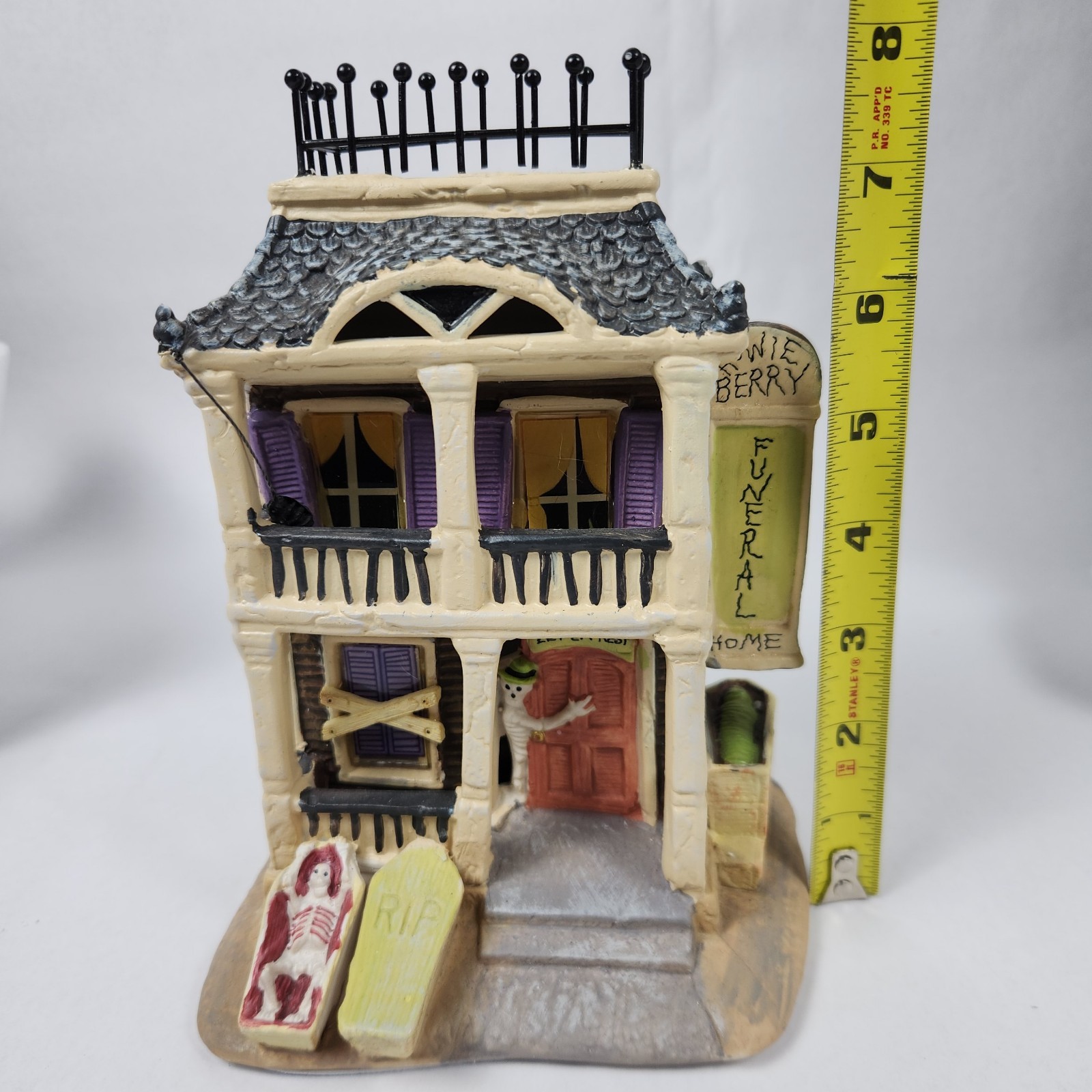 Holiday Inspirations Howie Berry Funeral Home Susan Winget 2013 W/Light *READ*