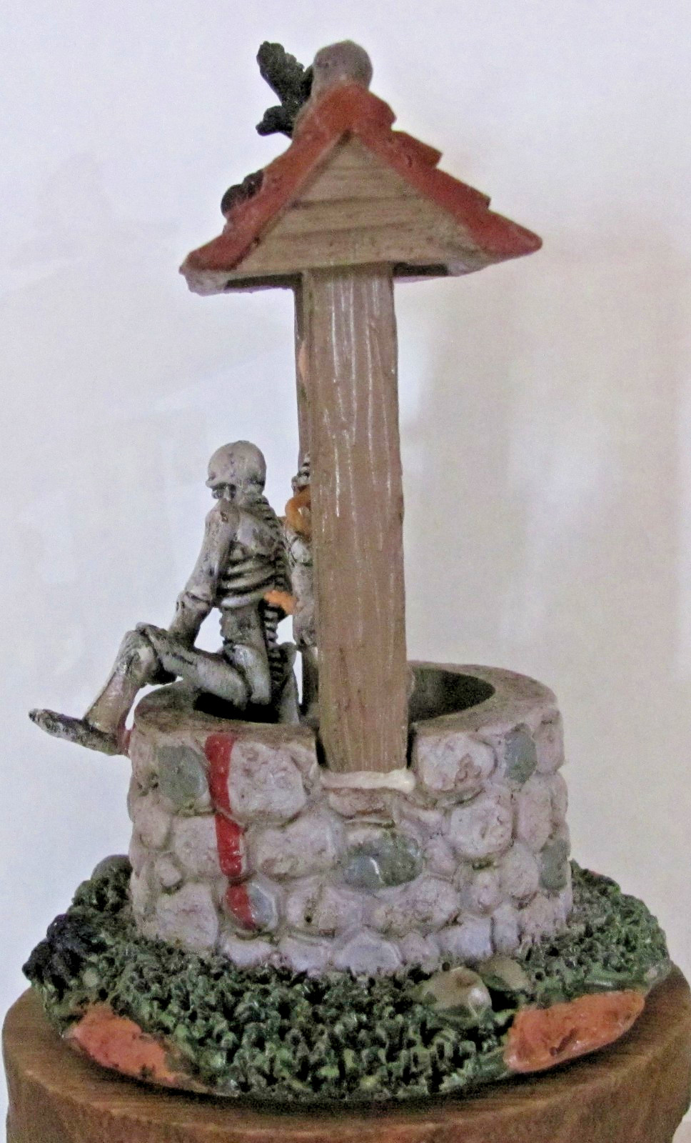 Lemax Spooky Town Table Accent – Ghouls In Well #83343 – Retired