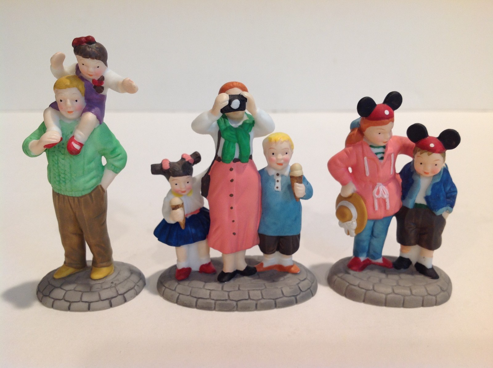 Dept 56 Disney Parks Heritage Village Mickey & Minnie, Balloon Seller, Family