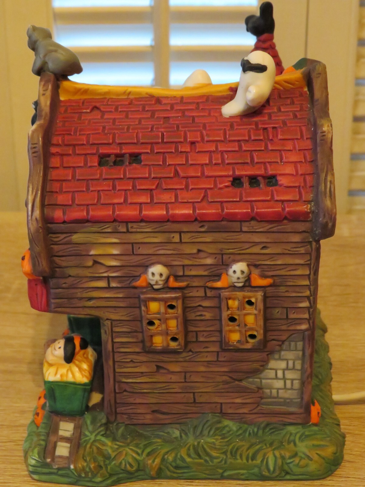 Retired Spooky Hollow SCARECROW STUFFERY Barn Halloween Lighted Village House