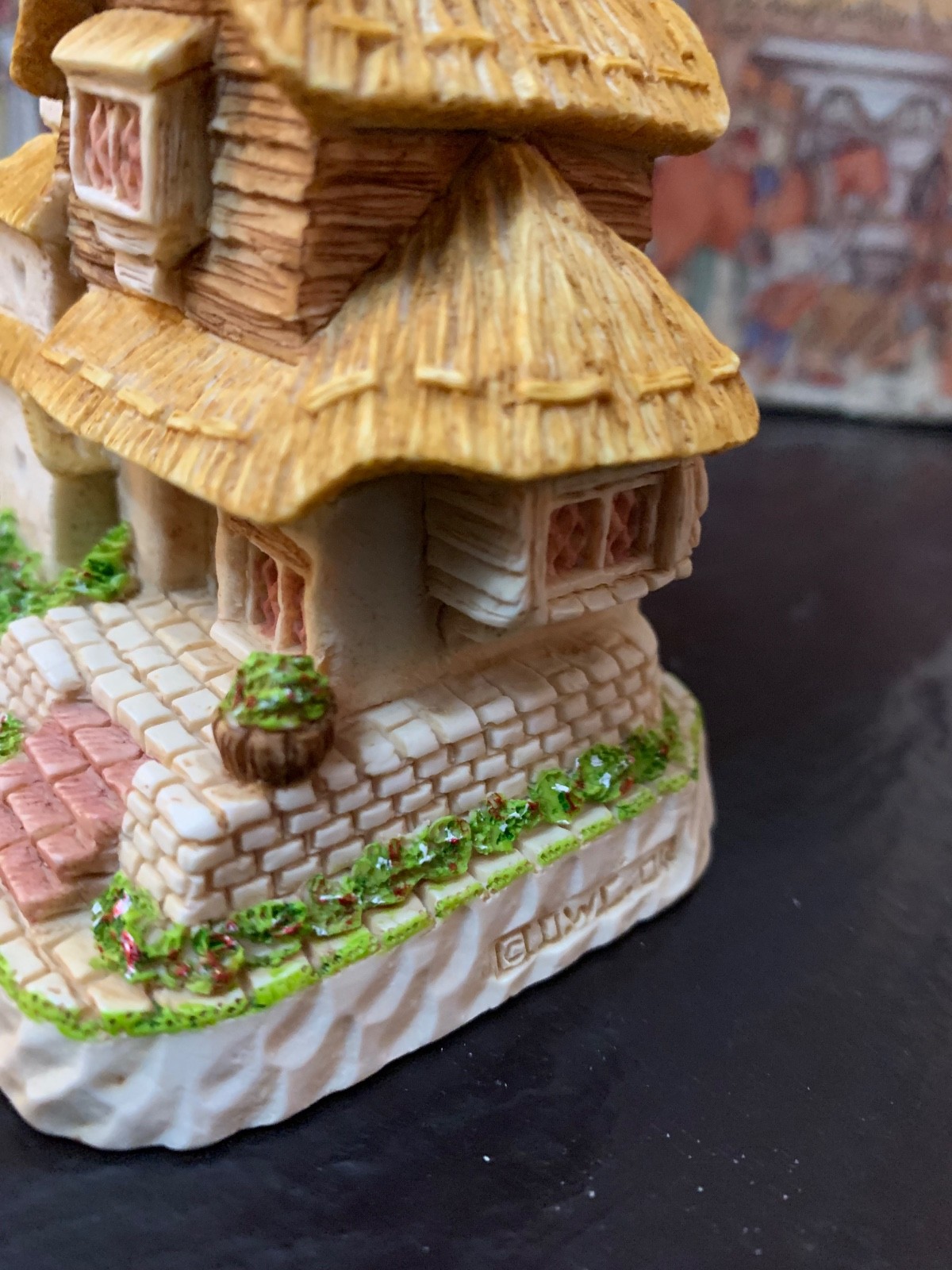 David Winter Cottage Grandmas Cottage Handmade and Hand painted DWF 10 2004