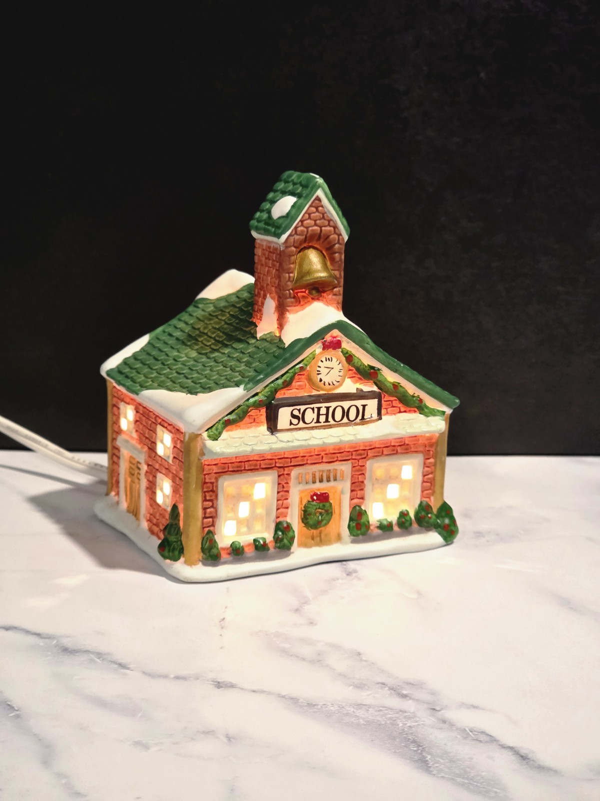 Dickensville Noma Porcelain Schoolhouse Lighted Vintage Christmas Village 1990