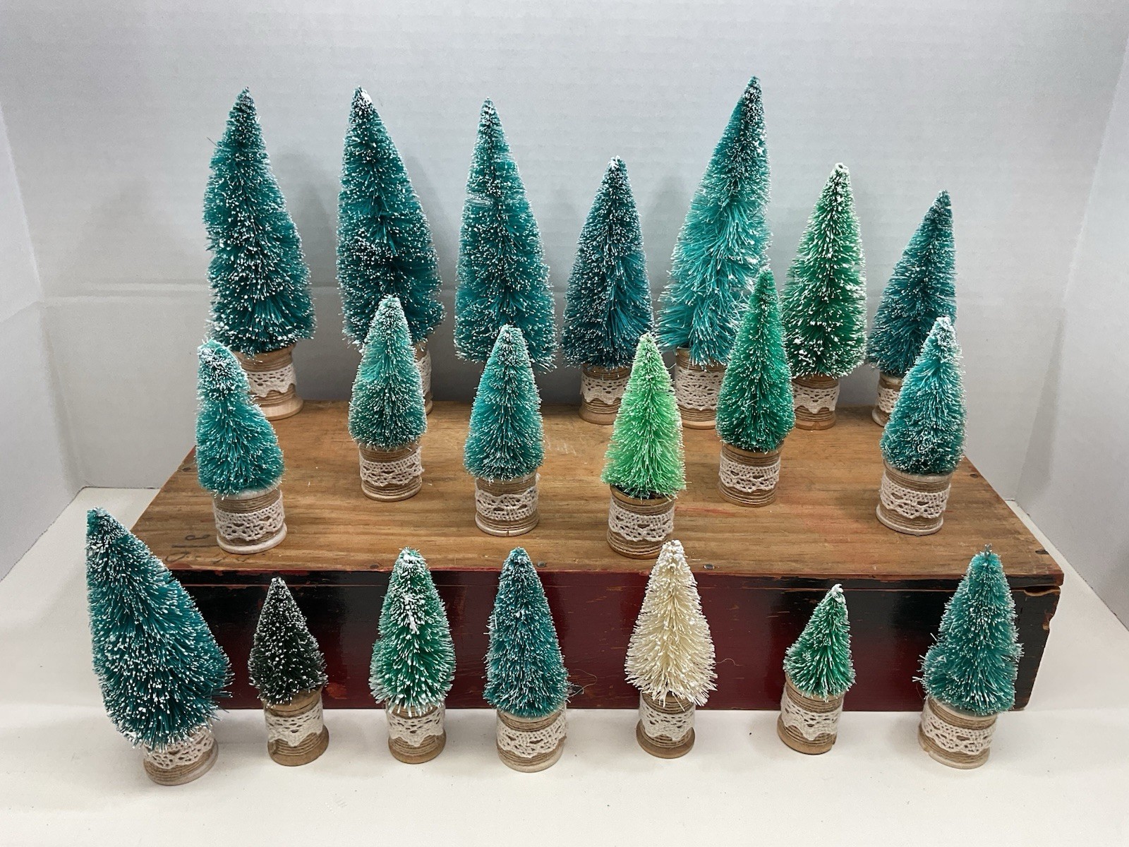 Bottle Brush Trees Vintage Wooden Thread Spools 3-7.5 In Lot Of 20 Burlap Lace