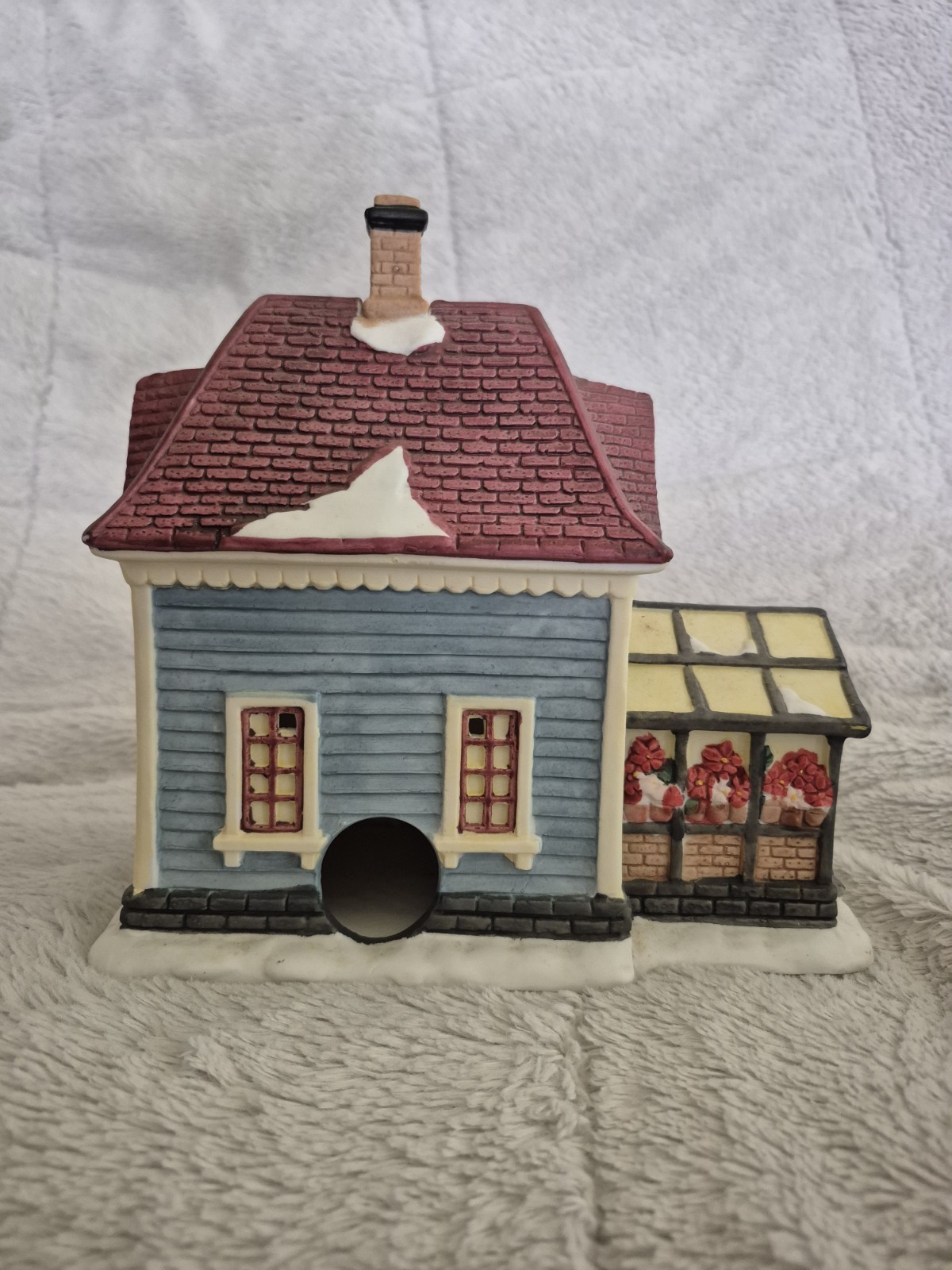 Victorian Village Collectibles 1996 Village Gardener Porcelain Lighted House