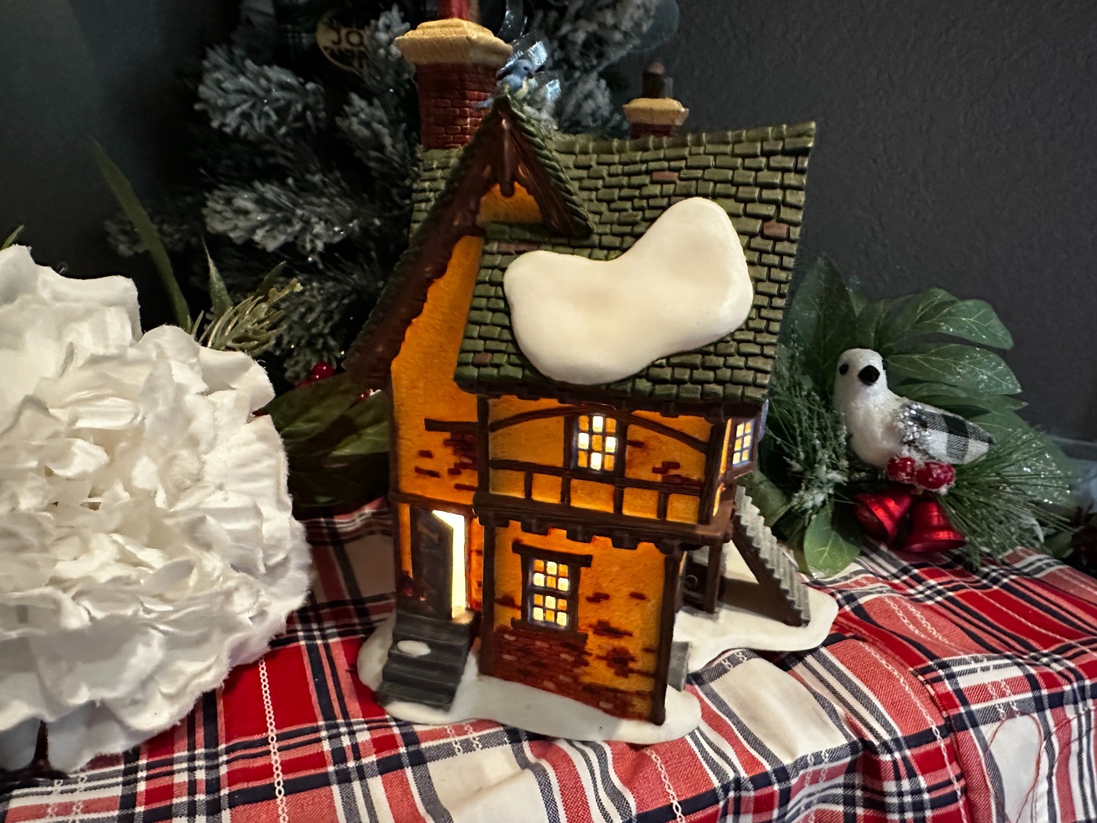 Dept 56 Wingham Lane Parrot Seller Dickens Village Series Christmas House