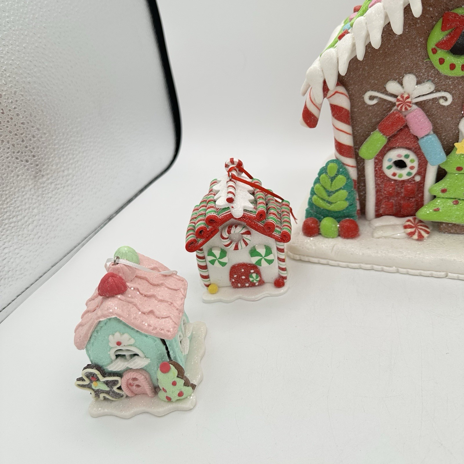 Light Up Gingerbread House With Four Small Ornaments Battery Operated 8X8X6 Inch
