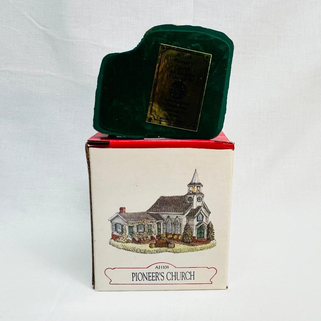 VTG 1996 Liberty Falls Collection Pioneer Church #AH108 3.5″ W x 3.5″ L x 3.5″ H