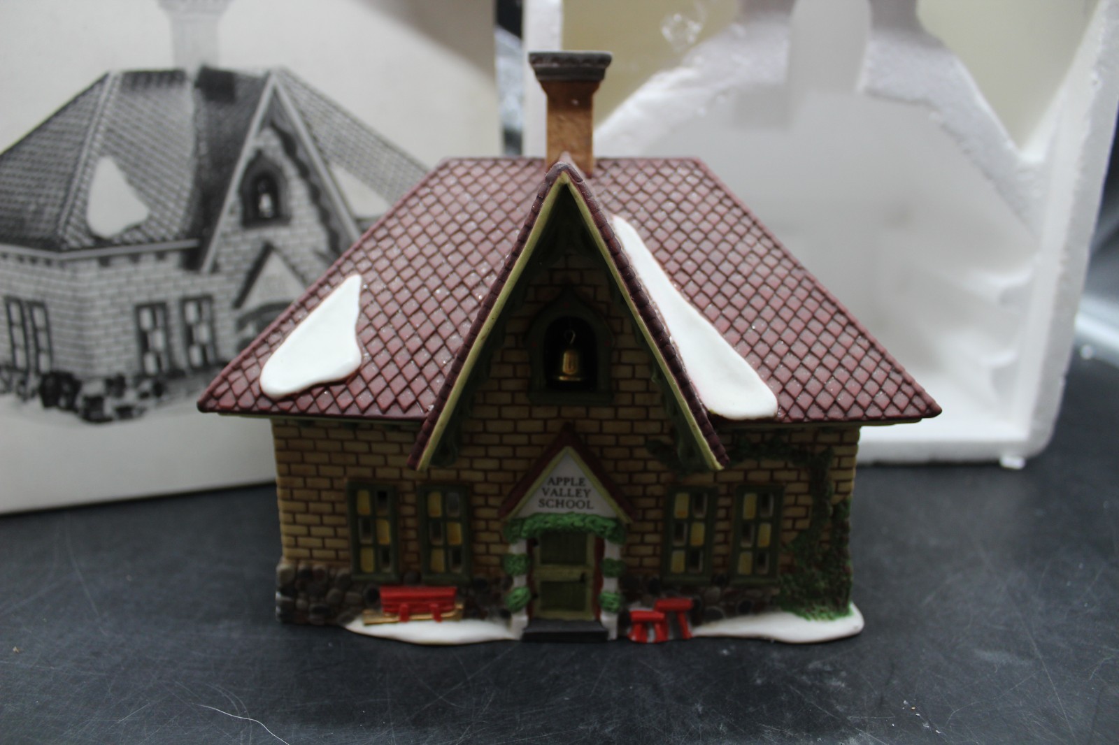 DEPARTMENT 56 “APPLE VALLEY SCHOOL” NEW ENGLAND SERIES #56172