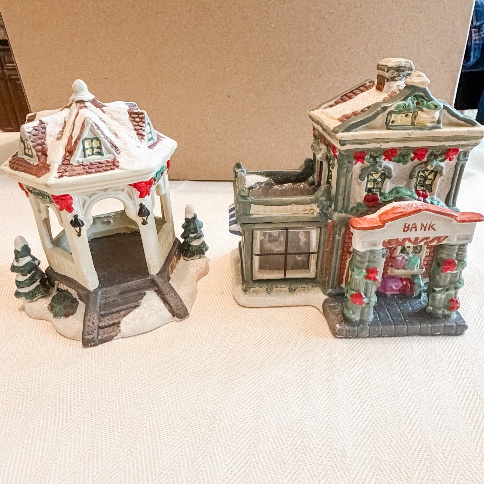 Cobblestone Corners Windham Heights 17 pc Ceramic Christmas Village 2004, 2005