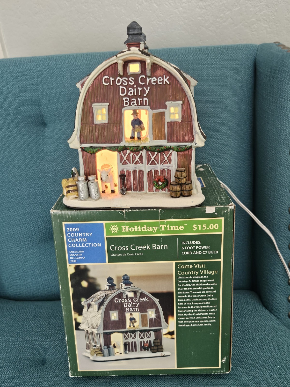 Vintage Cross Creek Dairy Barn Ceramic Light-Up Christmas Village Building