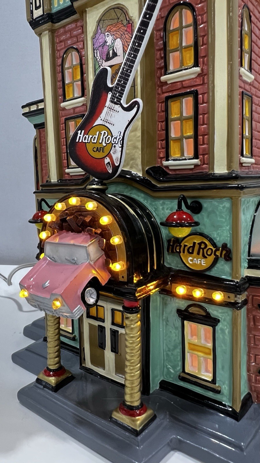 Dept. 56 Snow Village “Hard Rock Cafe”55324 Retired 2003 With Pin NEW !