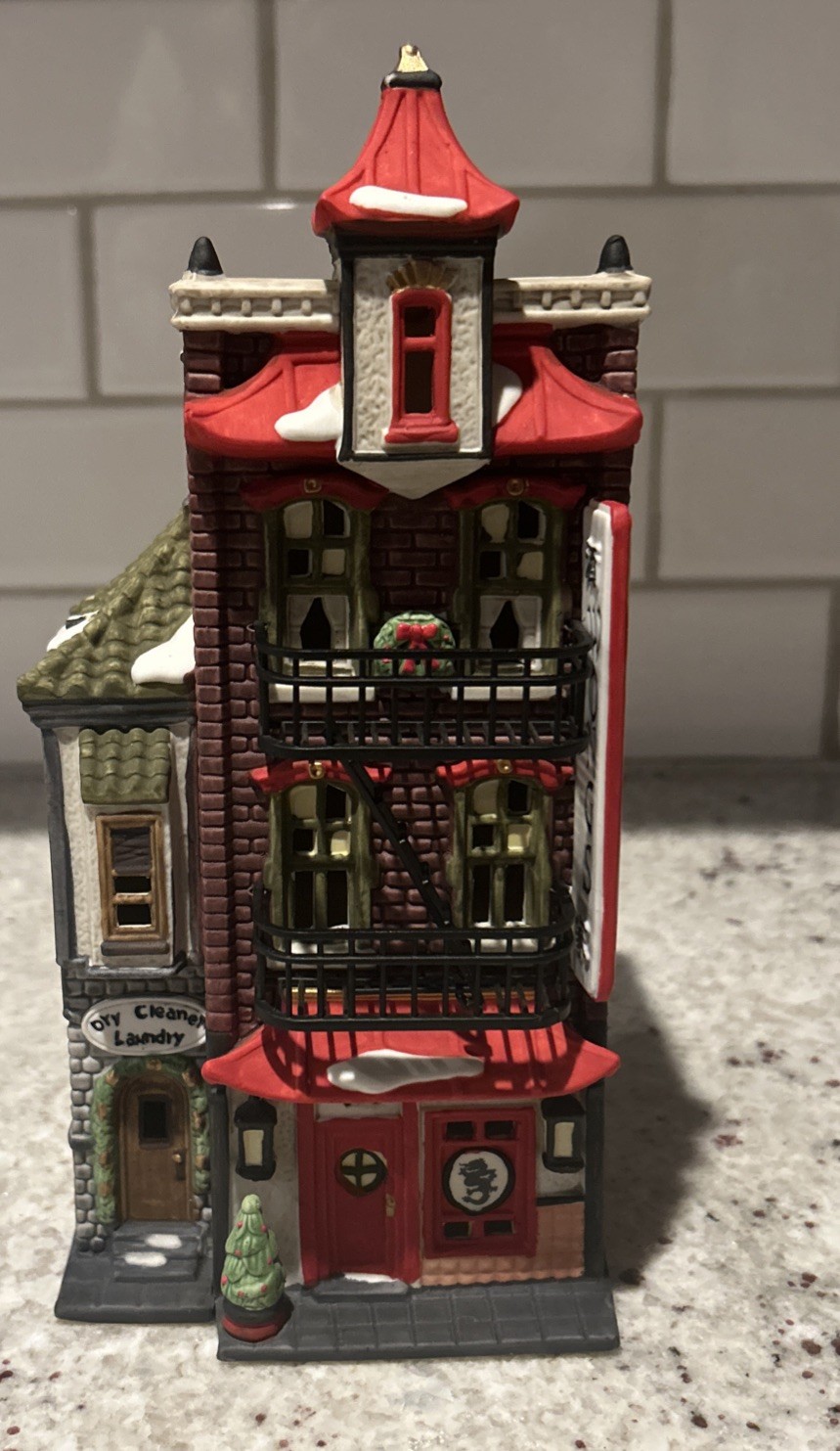 Department 56 Christmas in the City Wong’s Village House Ceramic 1990 ***Read