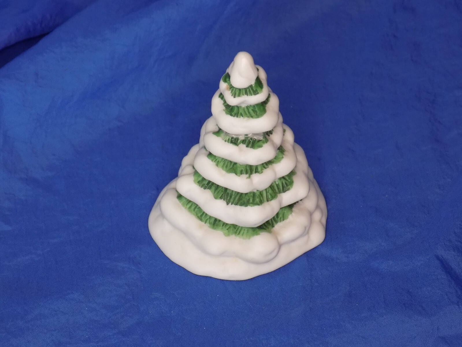 Lemax Style Christmas Village Towns People Father/Mother/ Child Carolers Vintage