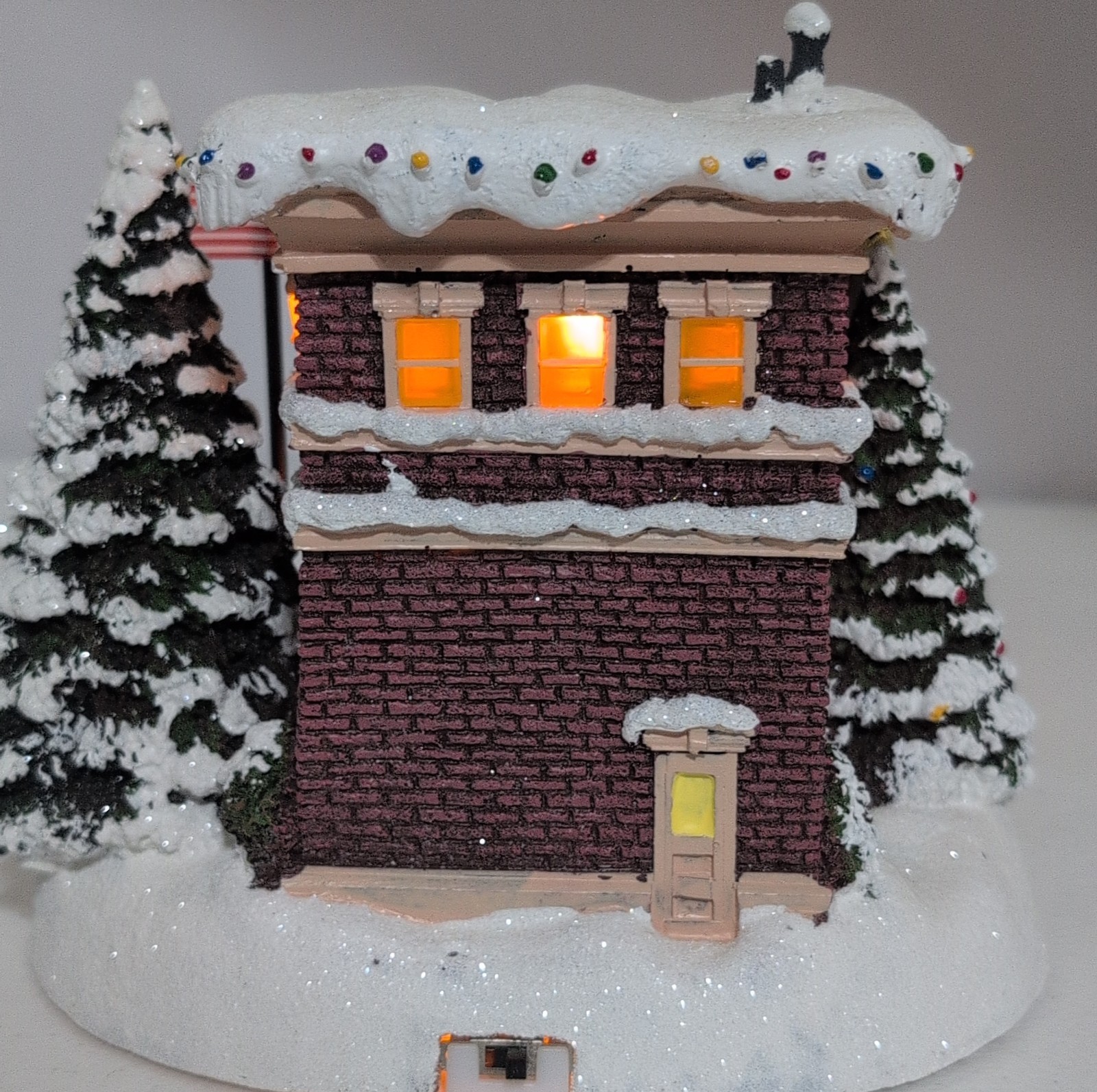 Thomas Kinkade Light Up Christmas Village Fire Station Firemen First Responders