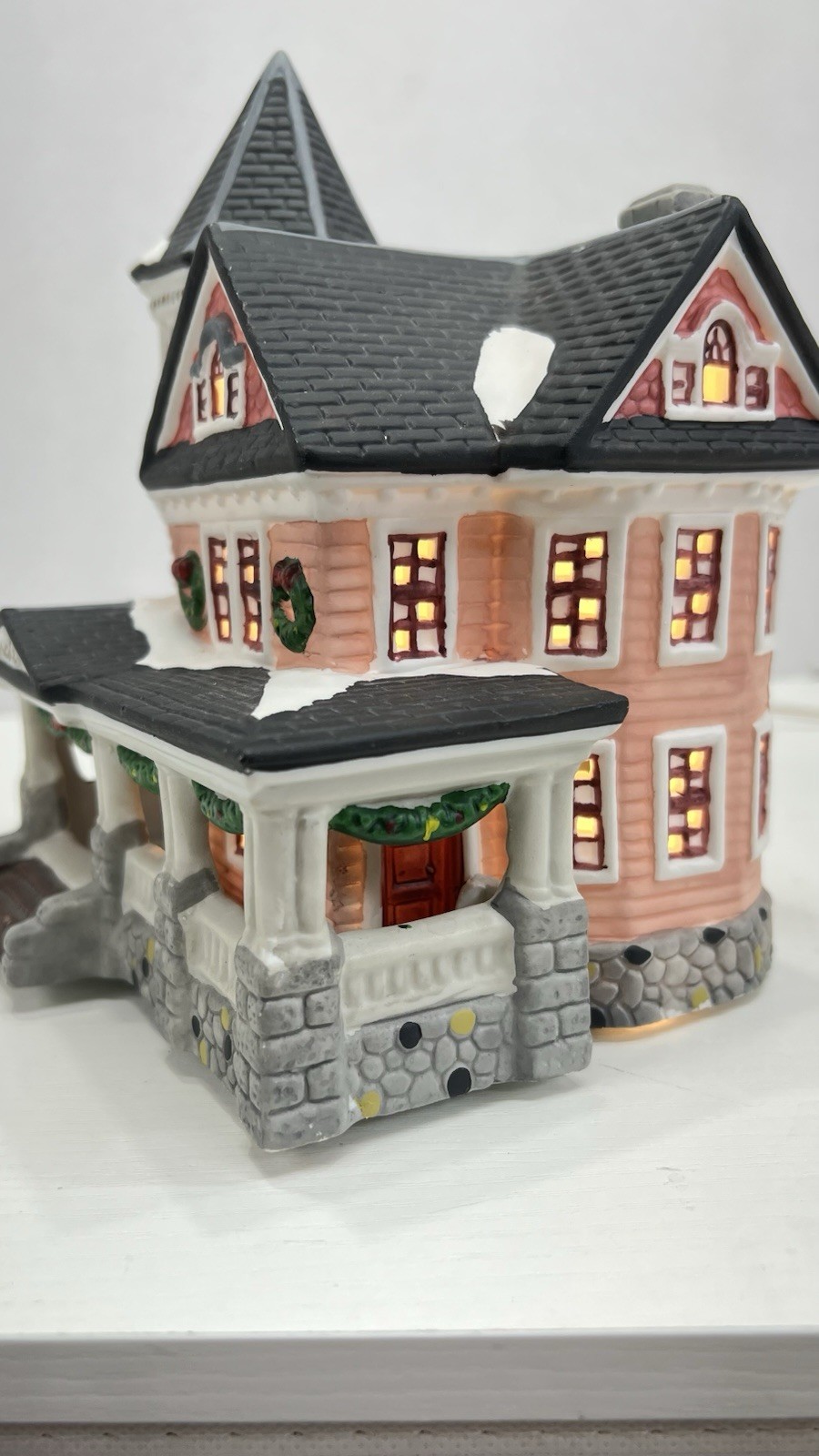 Heartland Valley Village “ Pink Victorian” Lighted House 1998 Excellent W/Box