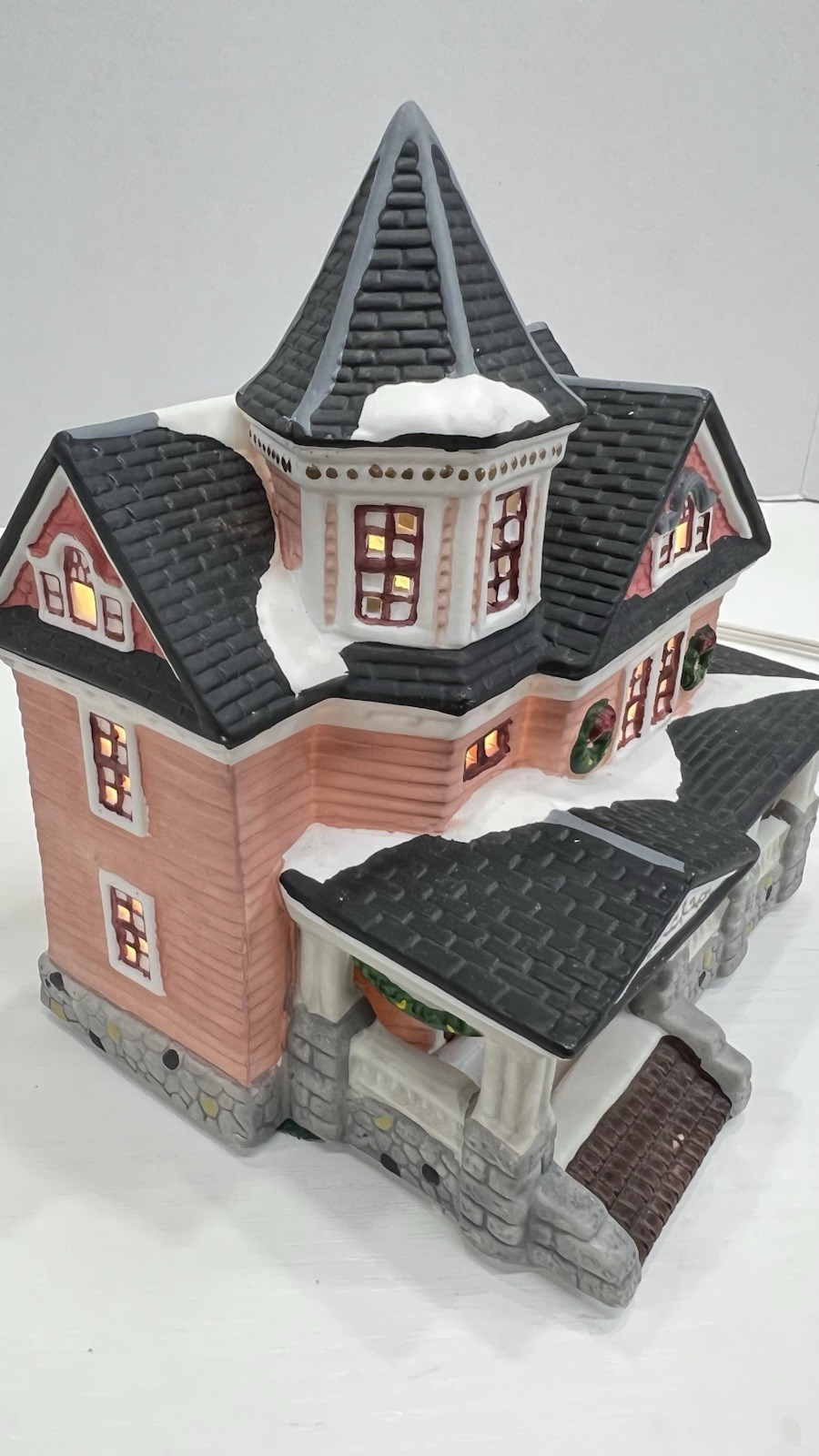 Heartland Valley Village “ Pink Victorian” Lighted House 1998 Excellent W/Box