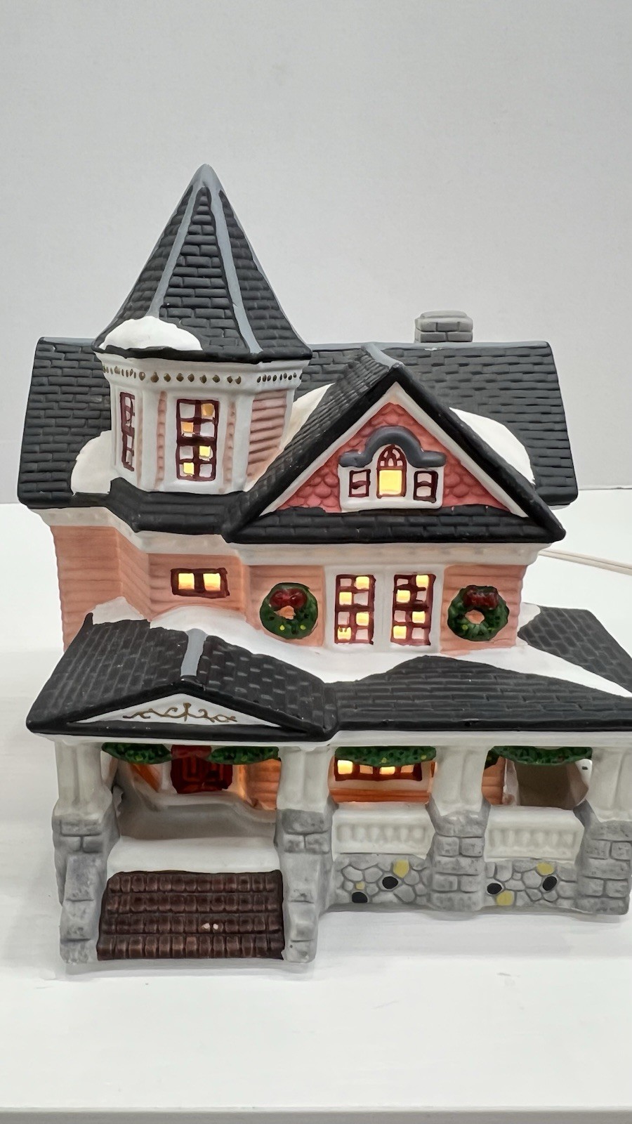 Heartland Valley Village “ Pink Victorian” Lighted House 1998 Excellent W/Box