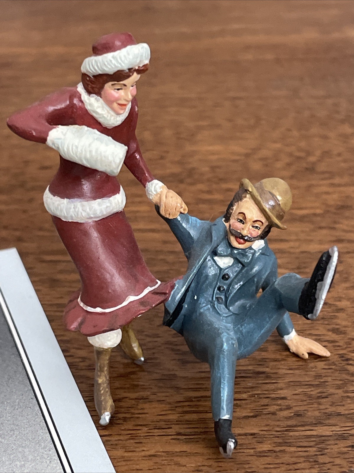 Vintage 1988 Franklin Mint The Skating Party Christmas Village Figurine