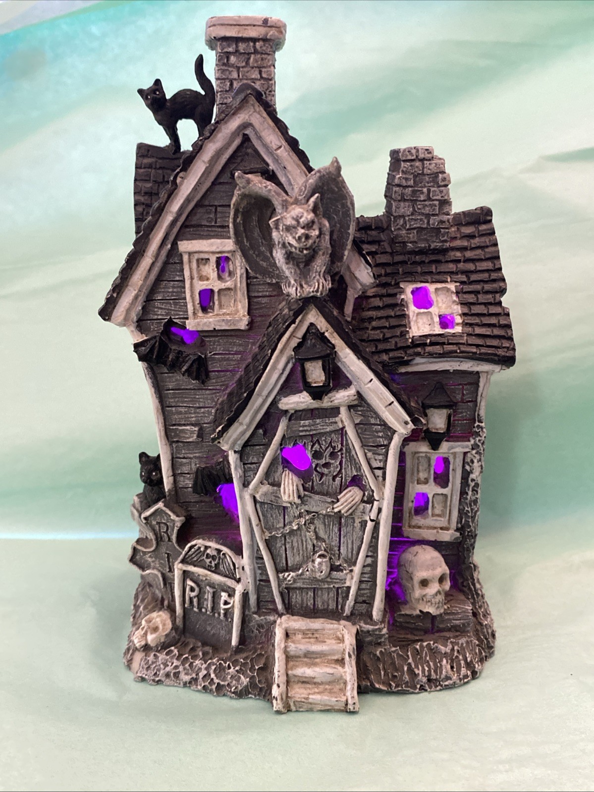 Vintage Battery Powered Halloween Victorian 7″ Resin Haunted Flashing Lights