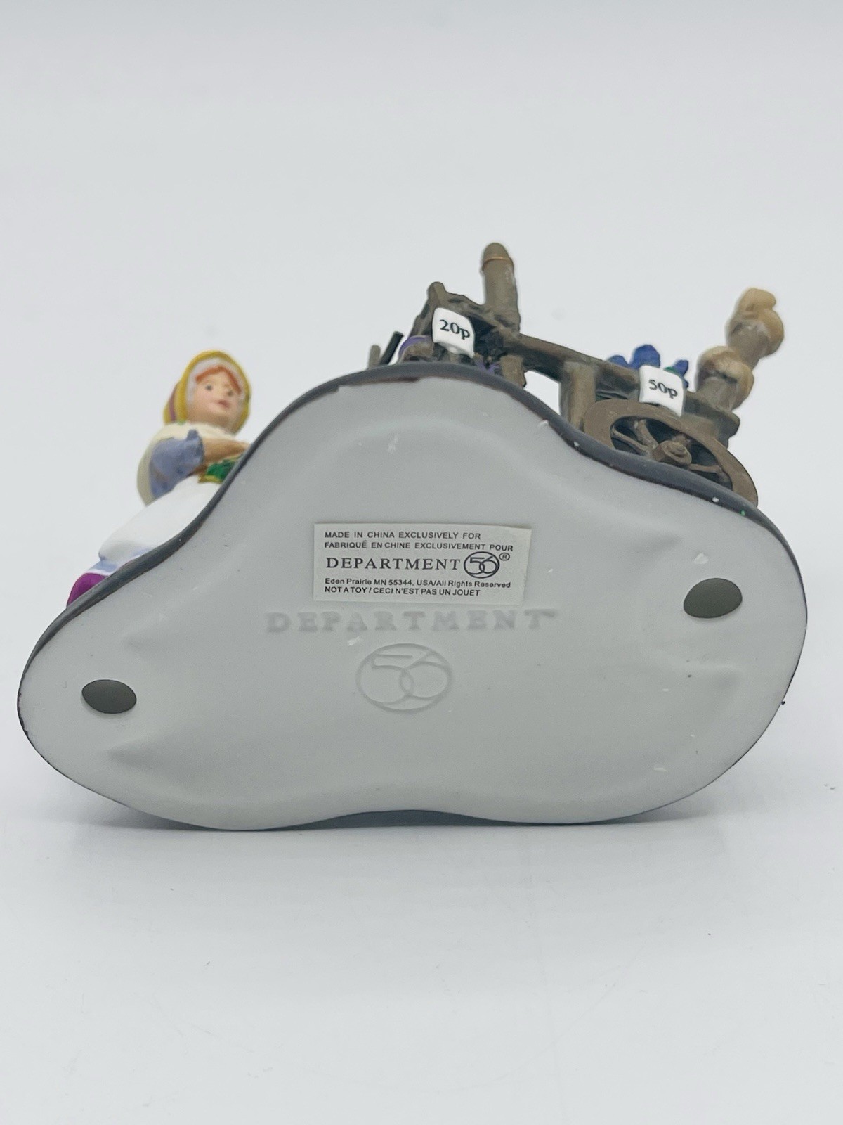 DEPT 56 Dickens Village Series #58424 LAVENDER COSTERMONGER 2005 Retired