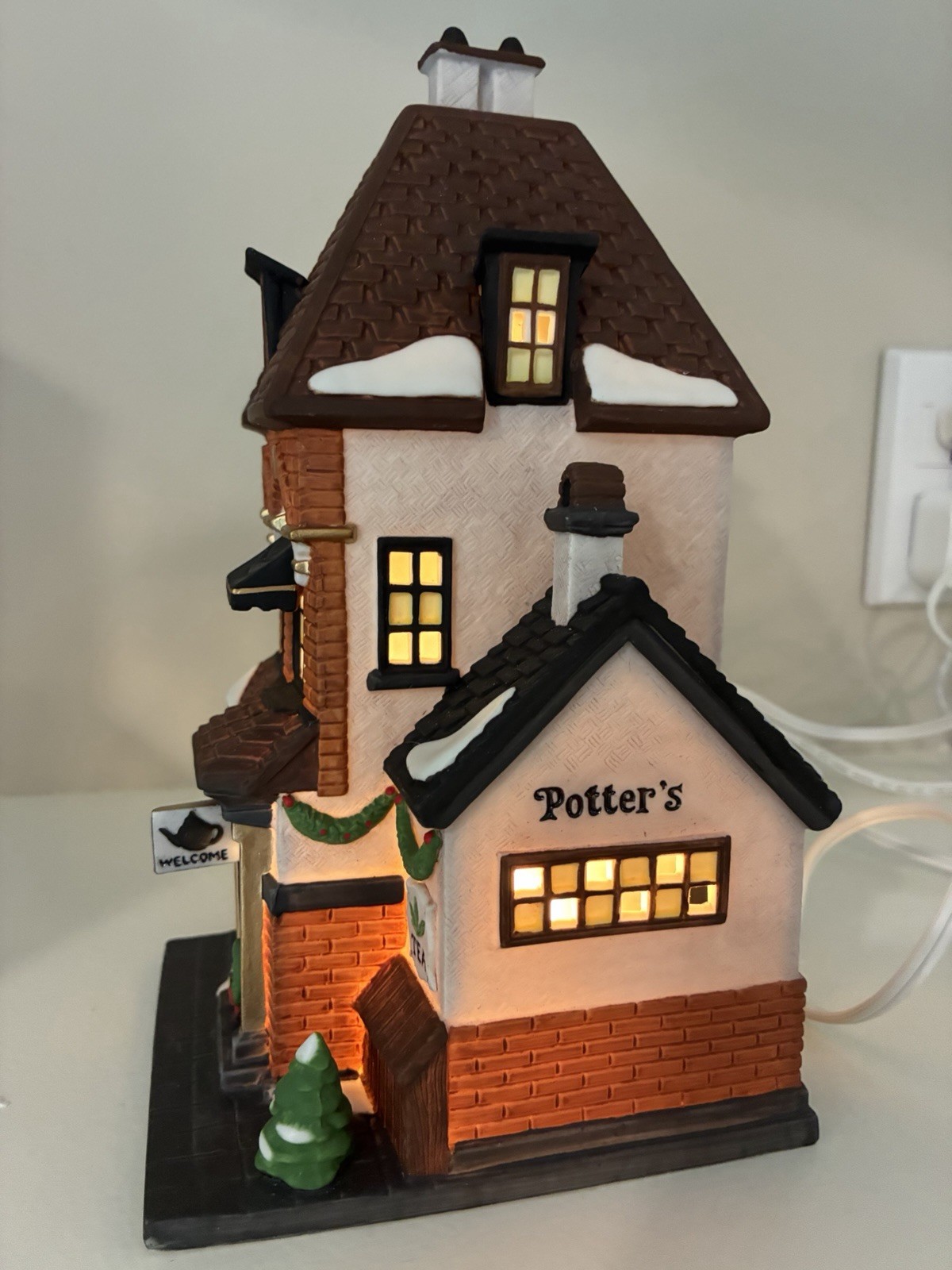 Department 56 Christmas In the City “Potter’s Tea Seller” 1993