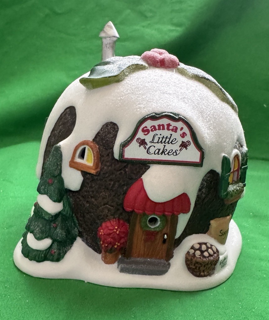 Dept 56 North Pole SANTA’S LITTLE CAKES Sweet Shop Series 4044833 2015