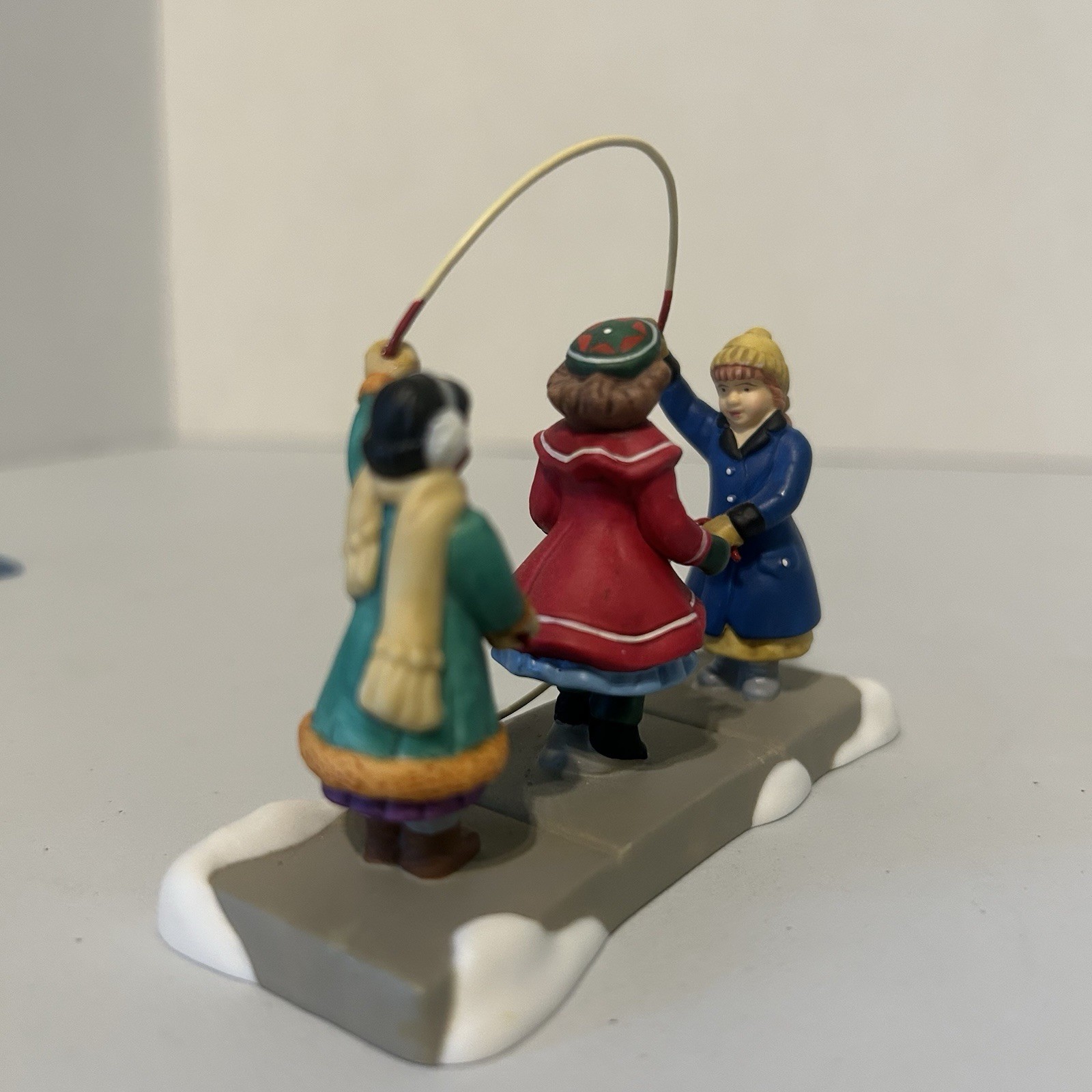 Dept 56 Christmas In The City ALL IN TOGETHER GIRLS 58960 Figurine