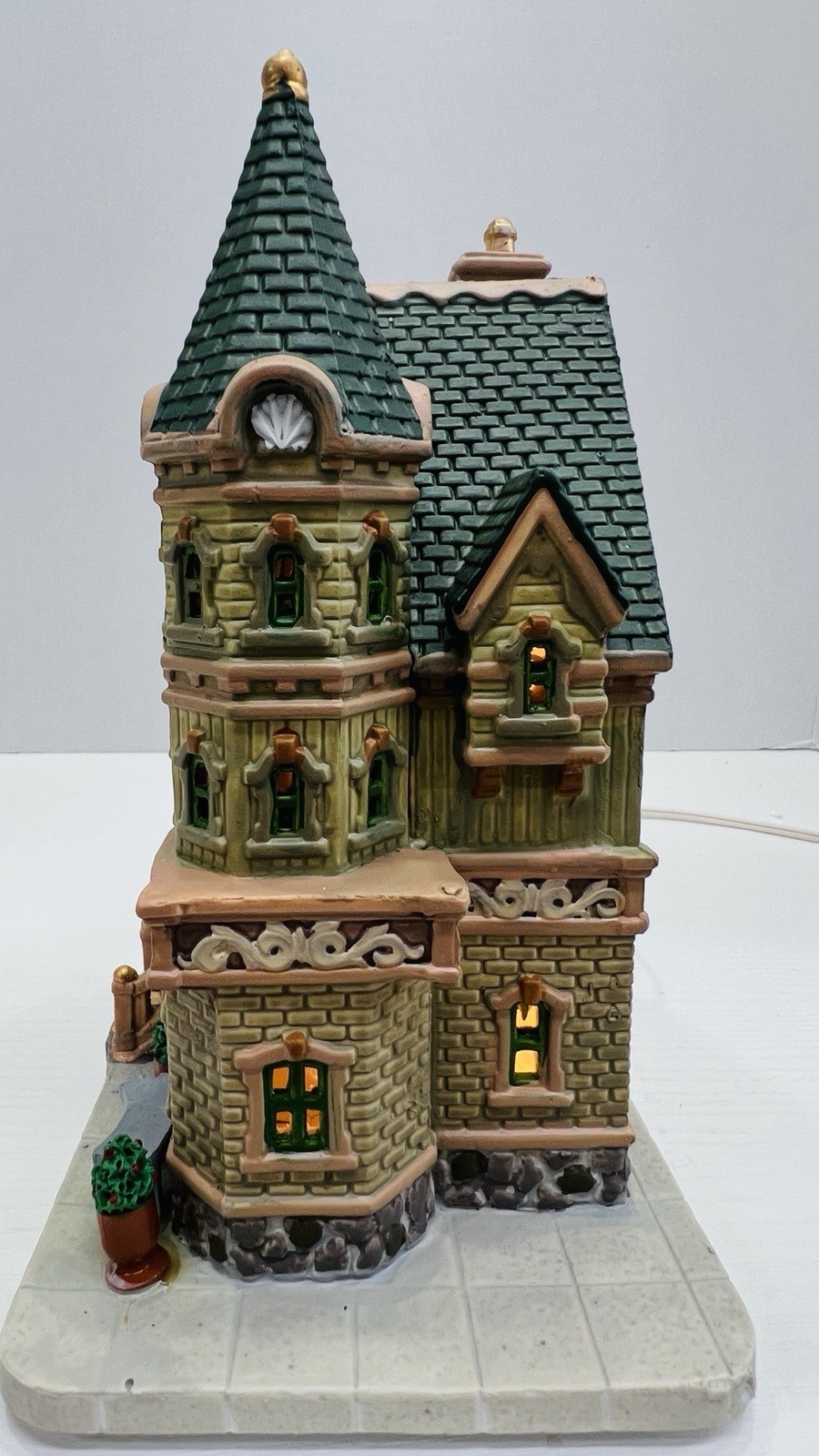 Lemax Village Collection “The Weatherford House” 35520 Retired 2013 NEW !