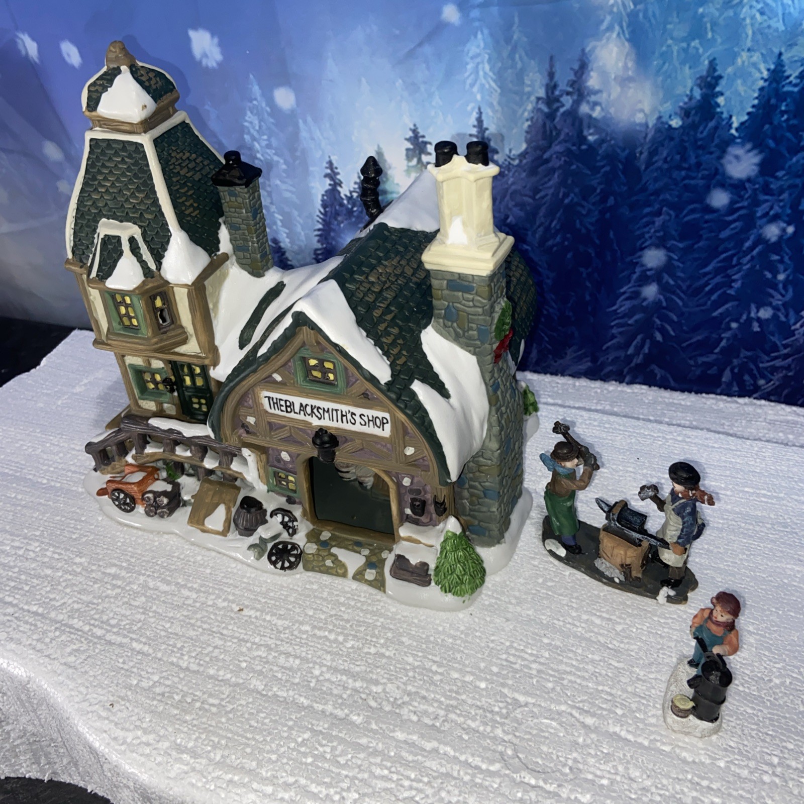 Lemax Christmas Village Carole Towne Blacksmith Shop 2003 with figurines
