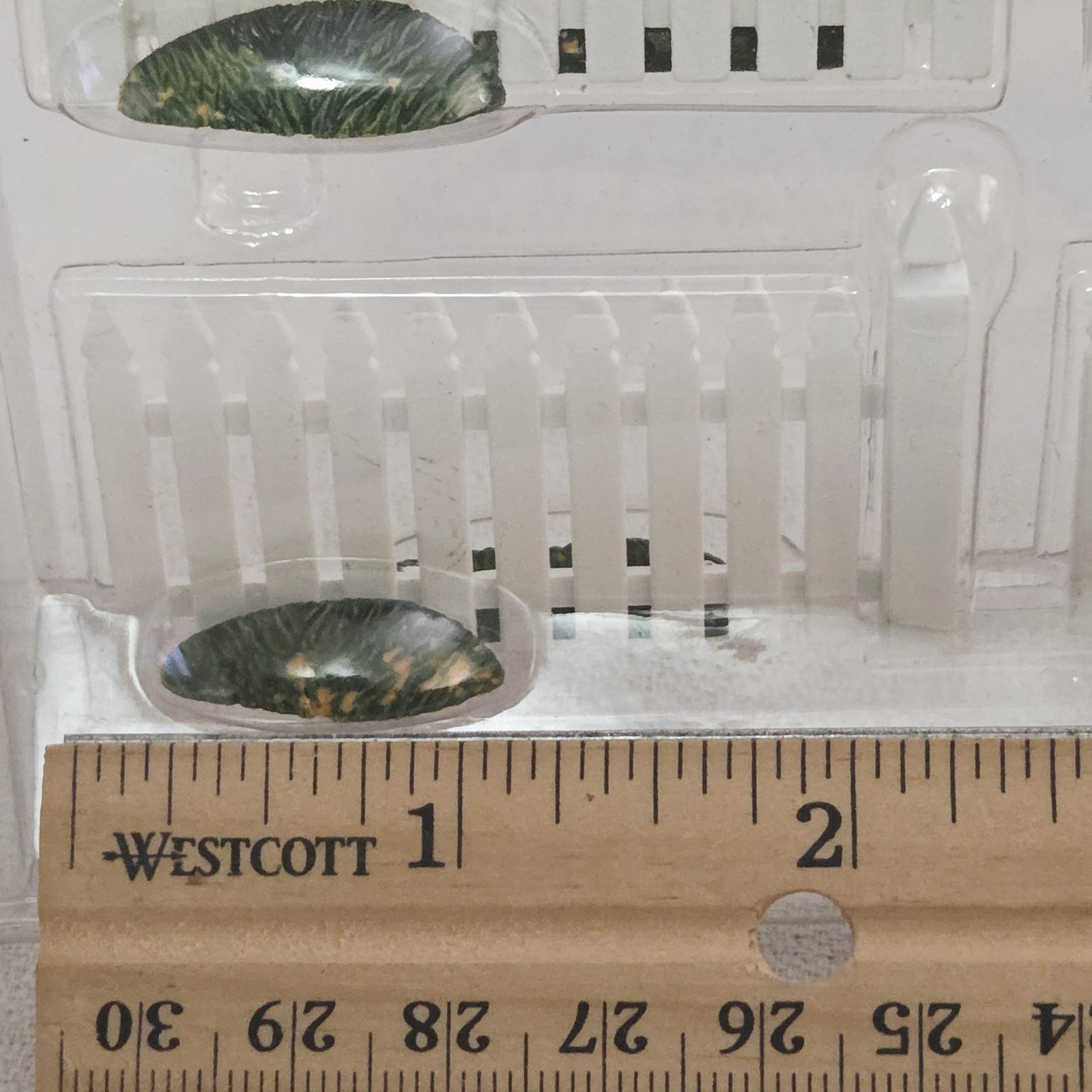 Lemax 2002 Village Collection Plastic Picket Fence Set of 7 #24800A