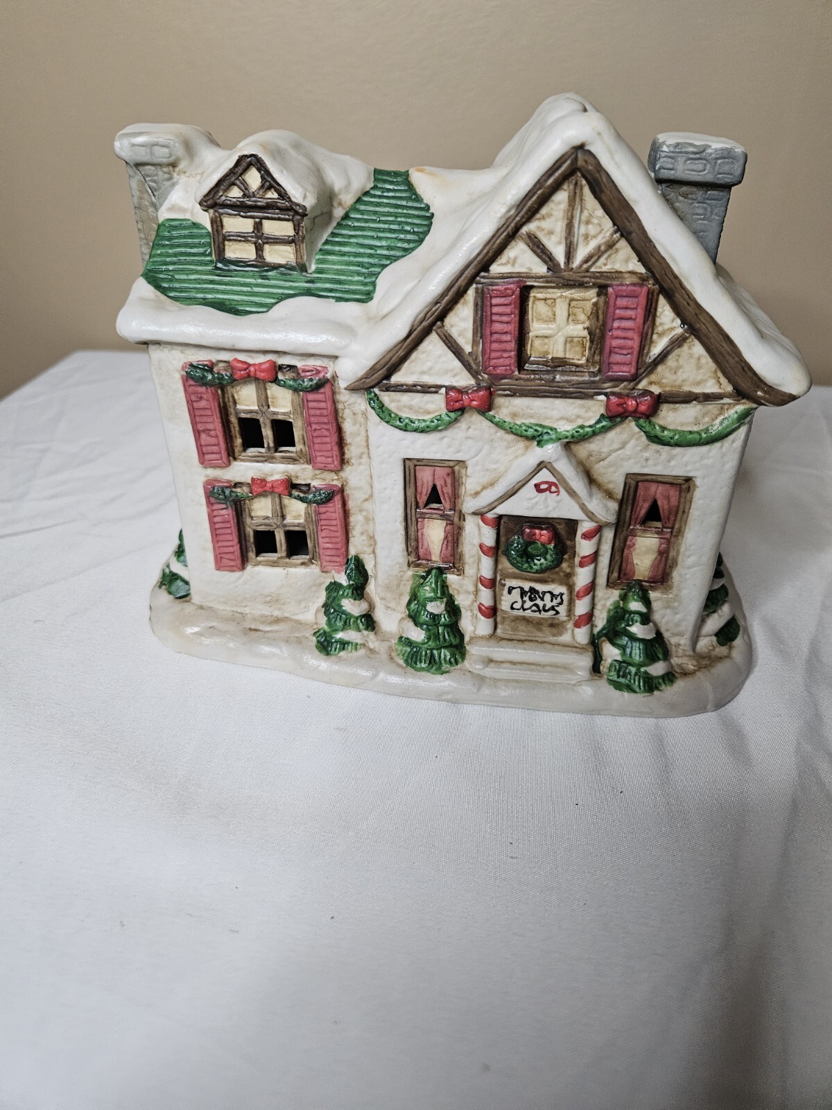 Noma Kringle Town Collectables Mr. & Mrs. Claus House Lighted original box #6302
