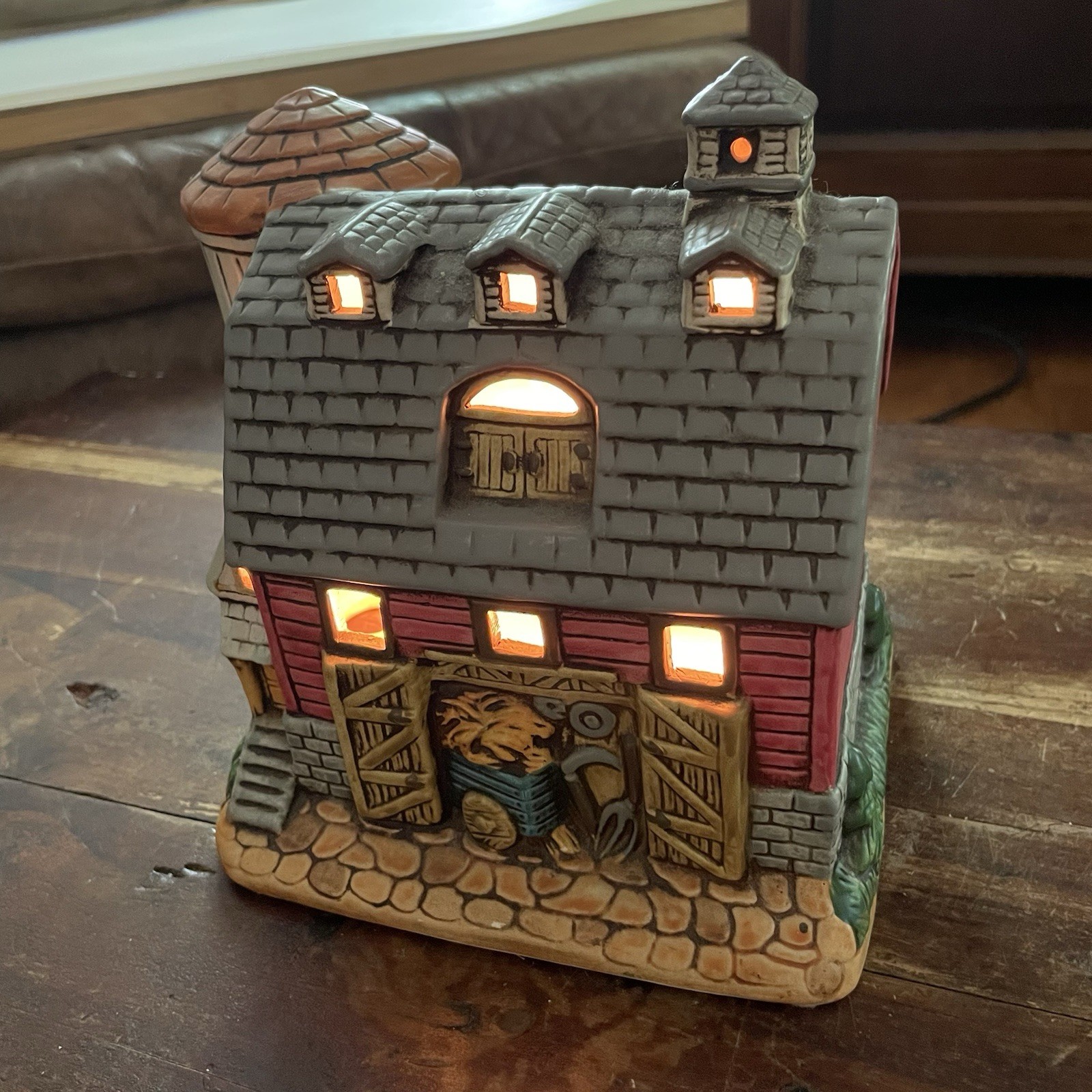 VTG 1988 Lefton Byron Wood Colonial Village Lighted Barn Silo Hand Painted 06730