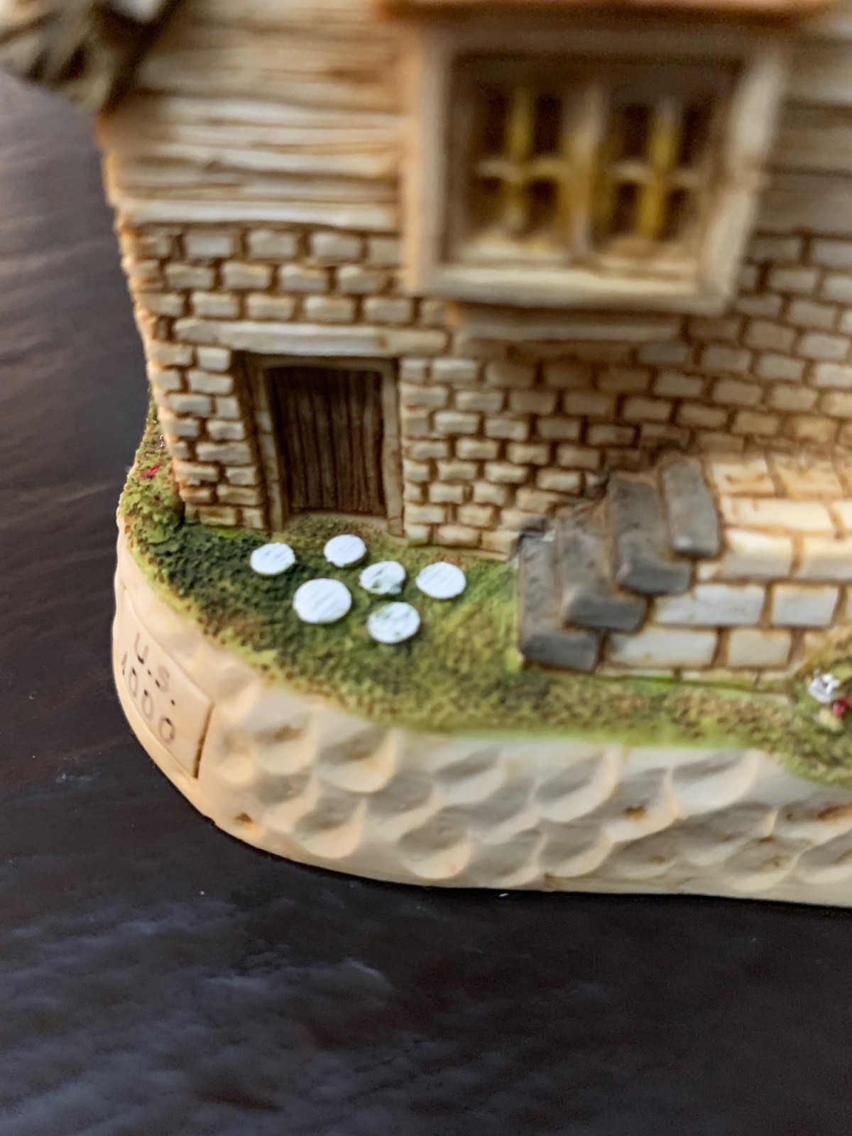 David Winter Cottage Lucy’s Nic Nicks Handmade and hand painted DWF 05 2003