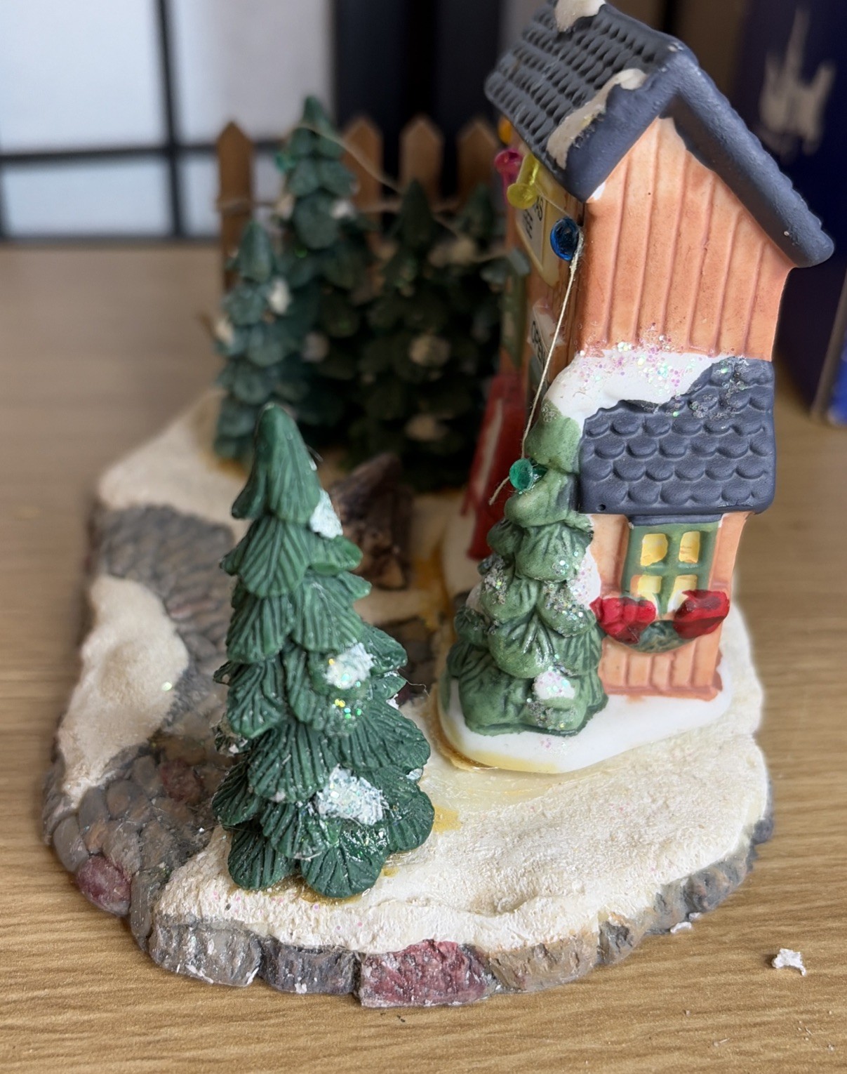 Cobblestone Corners Christmas Village Tree Seller In Original Box. Repaired