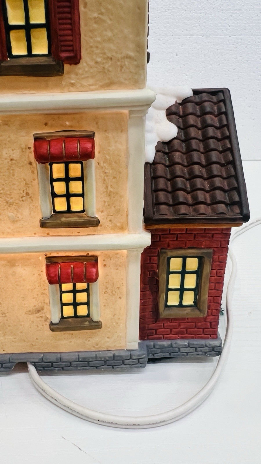 Copperfield Keepsake “ Holly Apartment ” Porcelain Lighted House Excellent !